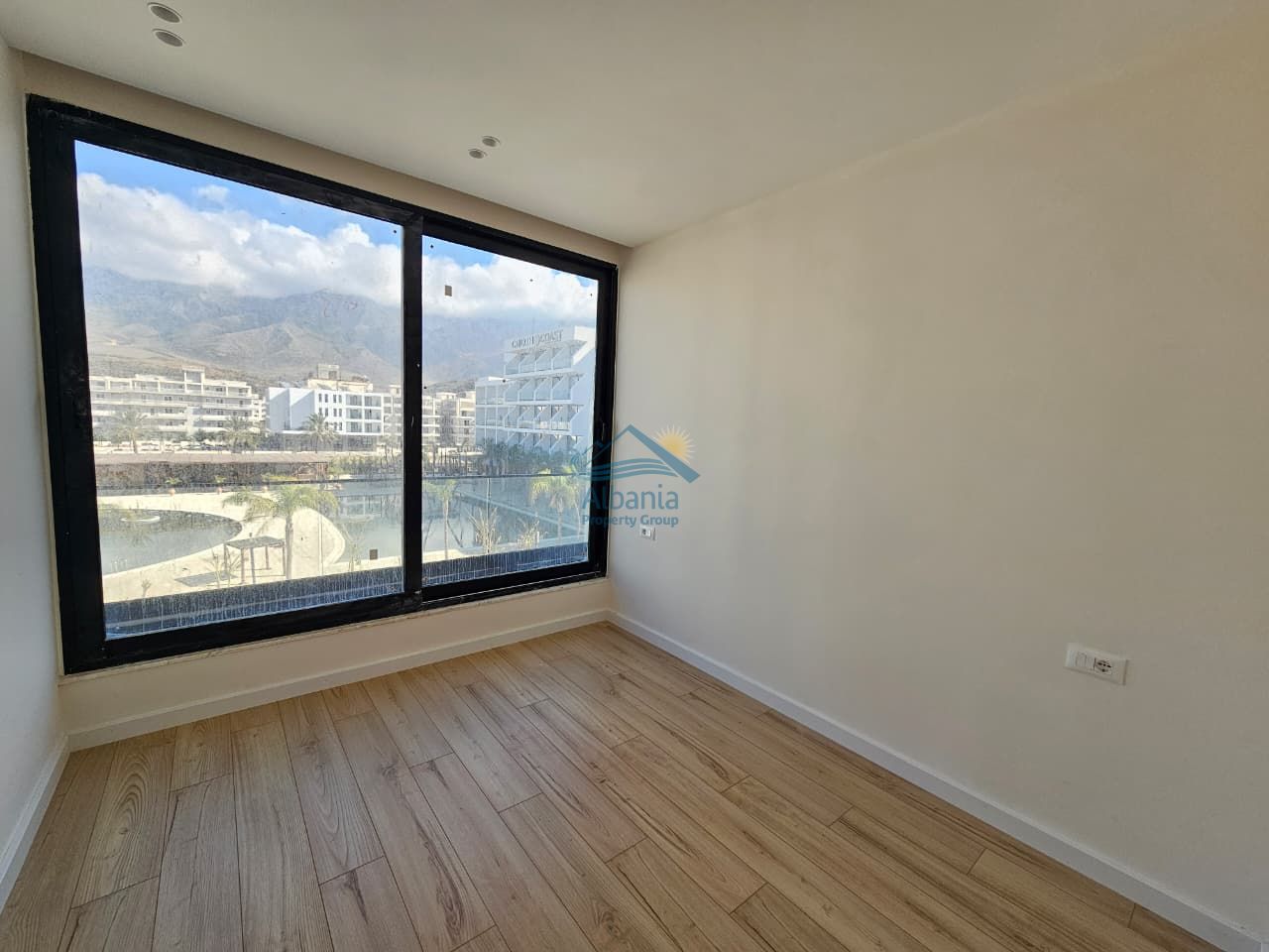 Leilighet med havutsikt til salgs i Radhime Vlore Albania